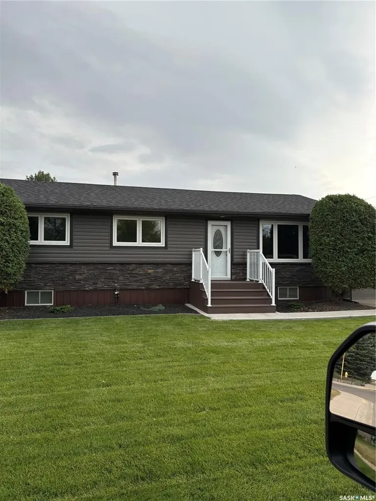 1620 Dieppe Crescent Estevan SK S4A 1W7