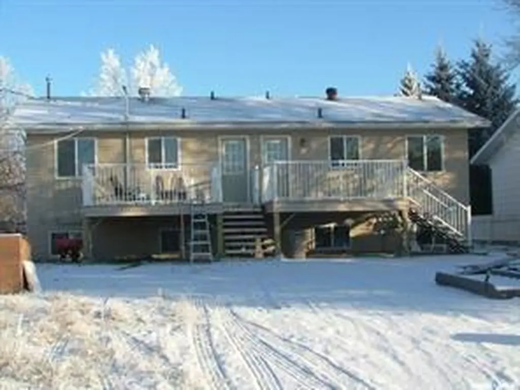 633/635 3rd Street NE Wadena SK S0A 4J0