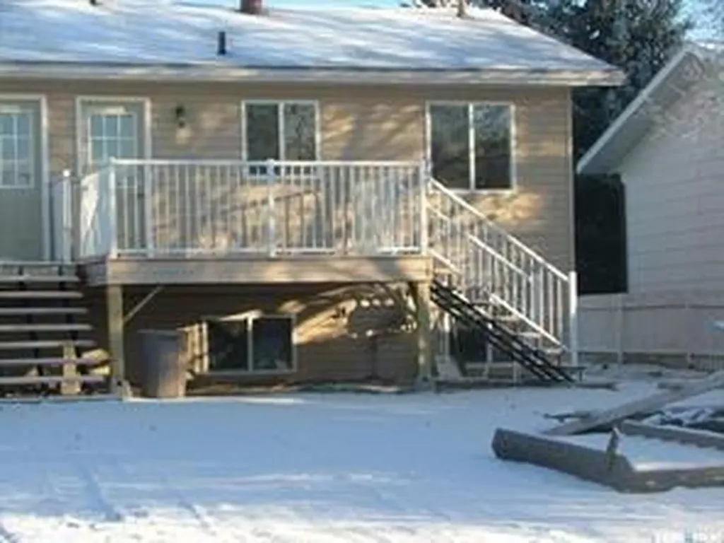633/635 3rd Street NE Wadena SK S0A 4J0