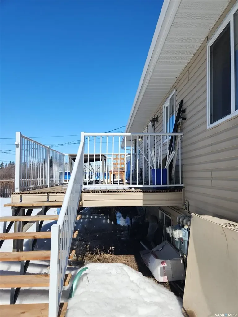 633/635 3rd Street NE Wadena SK S0A 4J0