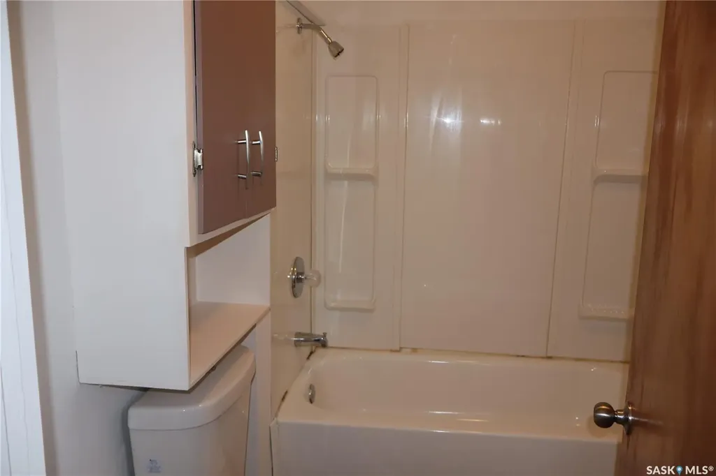315 7th Avenue E Assiniboia SK S0H 0B0