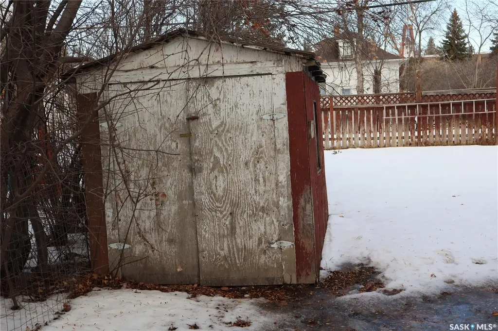 315 7th Avenue E Assiniboia SK S0H 0B0