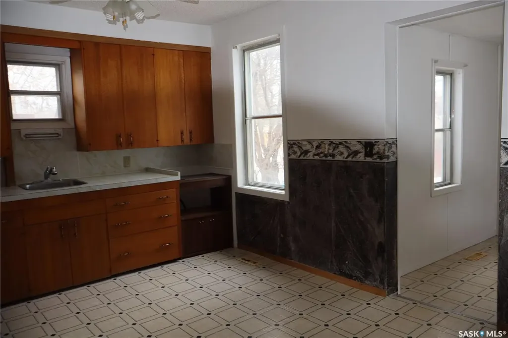 315 7th Avenue E Assiniboia SK S0H 0B0