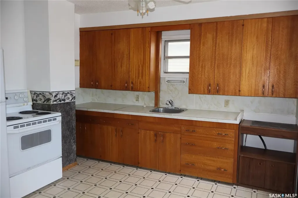 315 7th Avenue E Assiniboia SK S0H 0B0