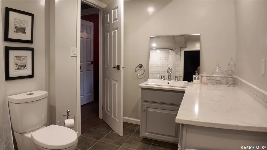 6 1st Avenue Battleford SK S0M 0E0