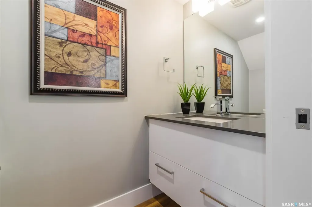 418 C Avenue S Saskatoon SK S7M 1N6