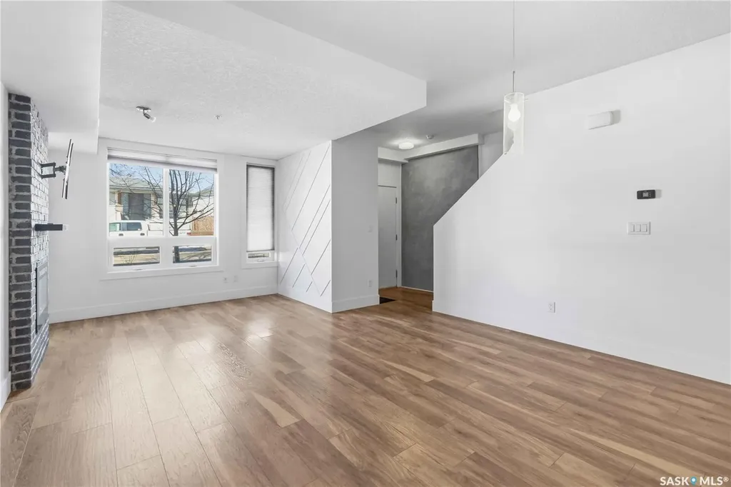 418 C Avenue S Saskatoon SK S7M 1N6