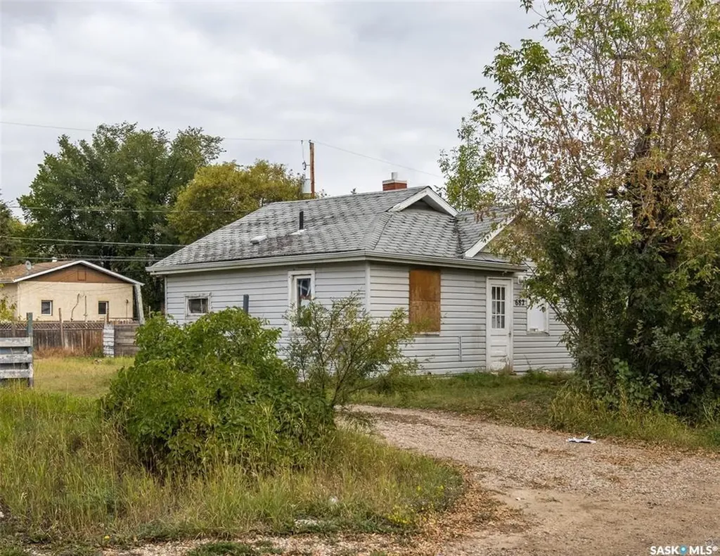 325 15th Street W Prince Albert SK S6V 4A2