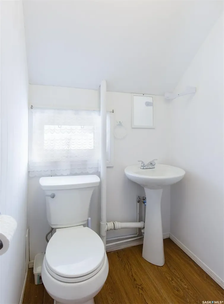 404 Fairford Street W Moose Jaw SK S6H 1W2