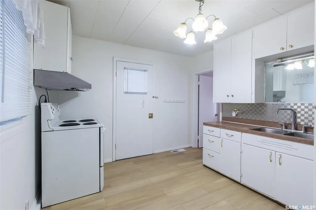 404 Fairford Street W Moose Jaw SK S6H 1W2