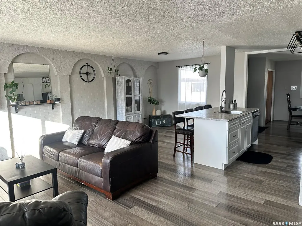 737 Willow Place Hudson Bay SK S0E 0Y0