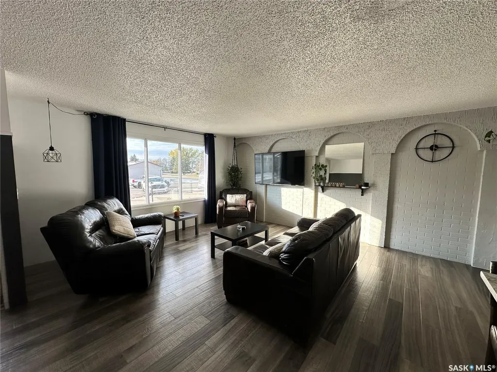 737 Willow Place Hudson Bay SK S0E 0Y0