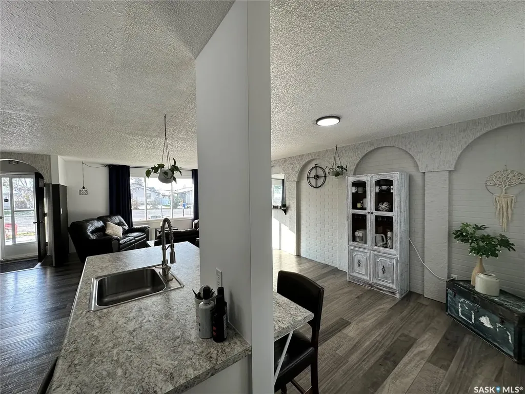 737 Willow Place Hudson Bay SK S0E 0Y0