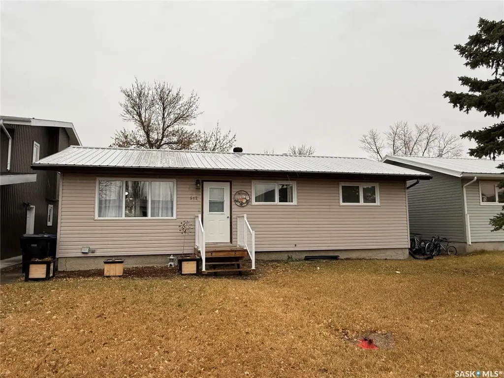 912 Larson Crescent Eston SK S0L 1A0