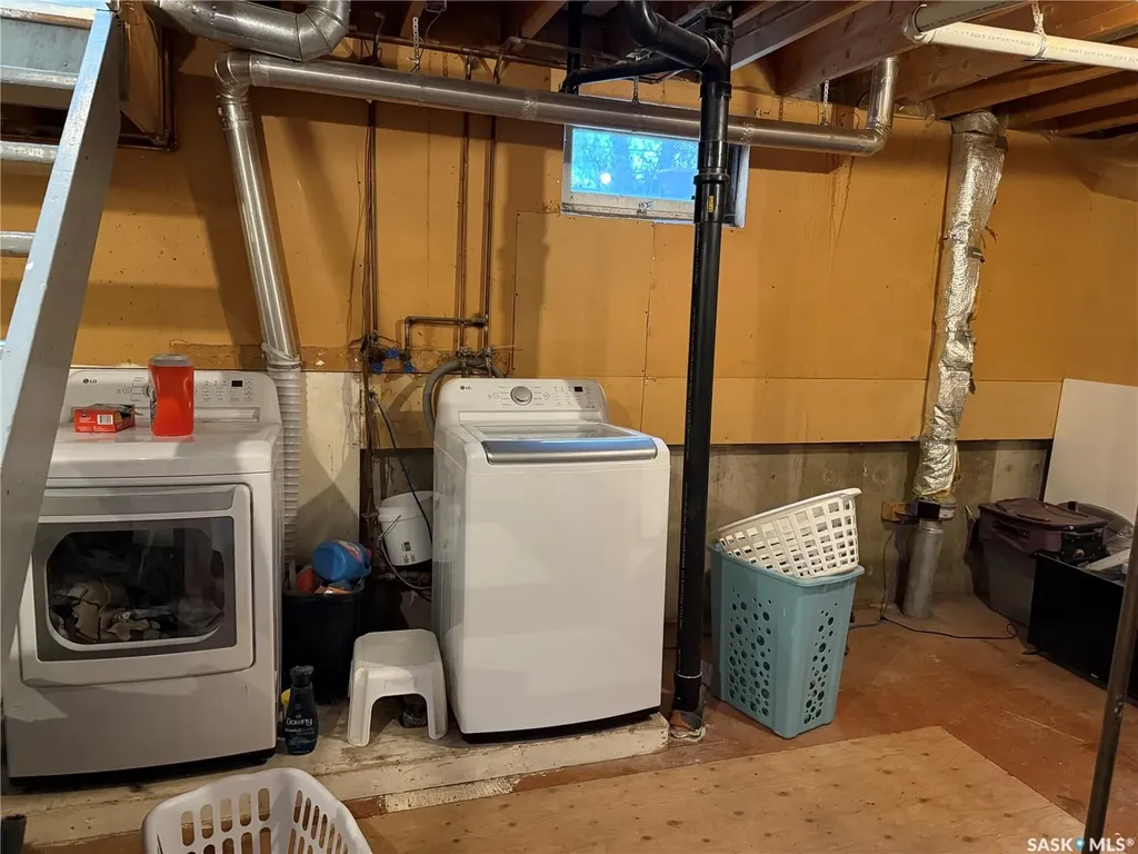 912 Larson Crescent Eston SK S0L 1A0