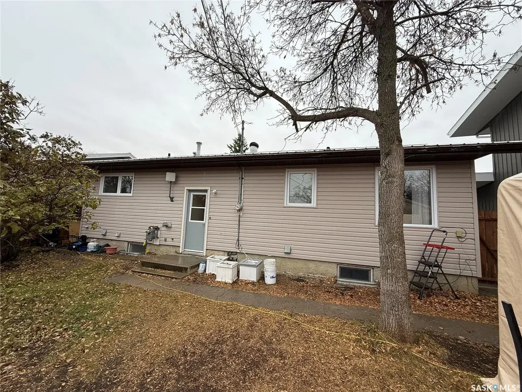 912 Larson Crescent Eston SK S0L 1A0