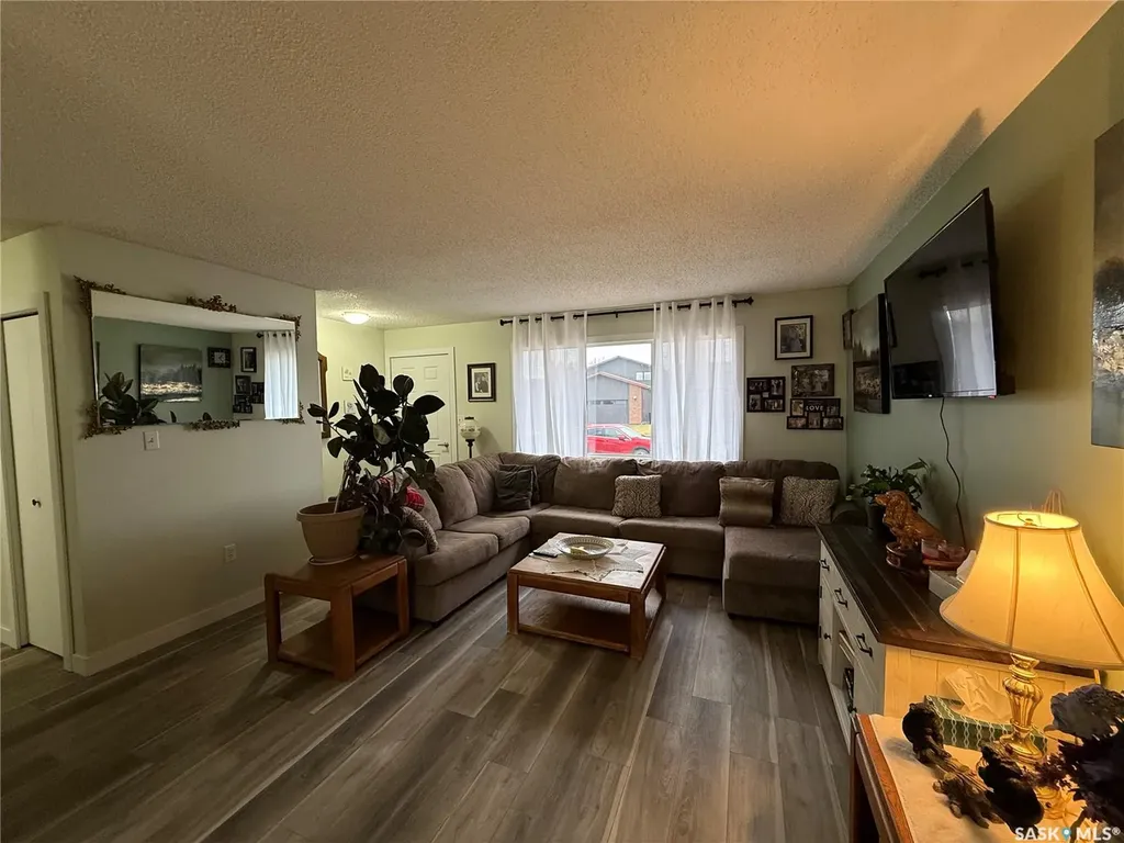 912 Larson Crescent Eston SK S0L 1A0