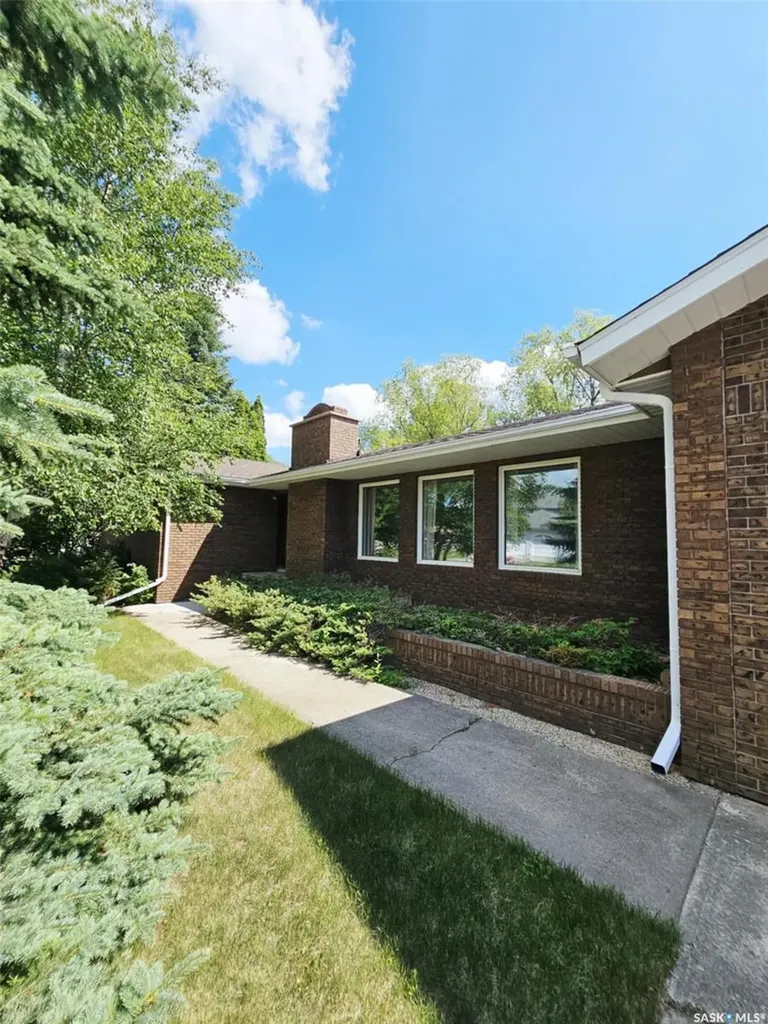 515 Grant Bay Esterhazy SK S0A 0X0