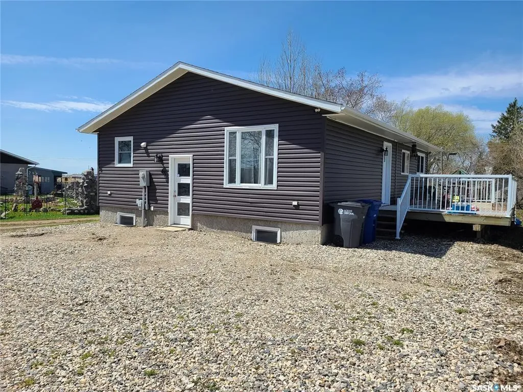 46 Newcombe Street Manor SK S0C 1R0