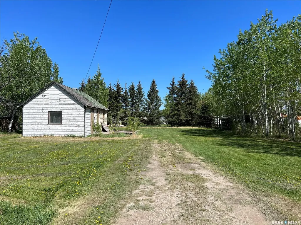 707 4th Avenue E Meadow Lake SK S9X 1J1