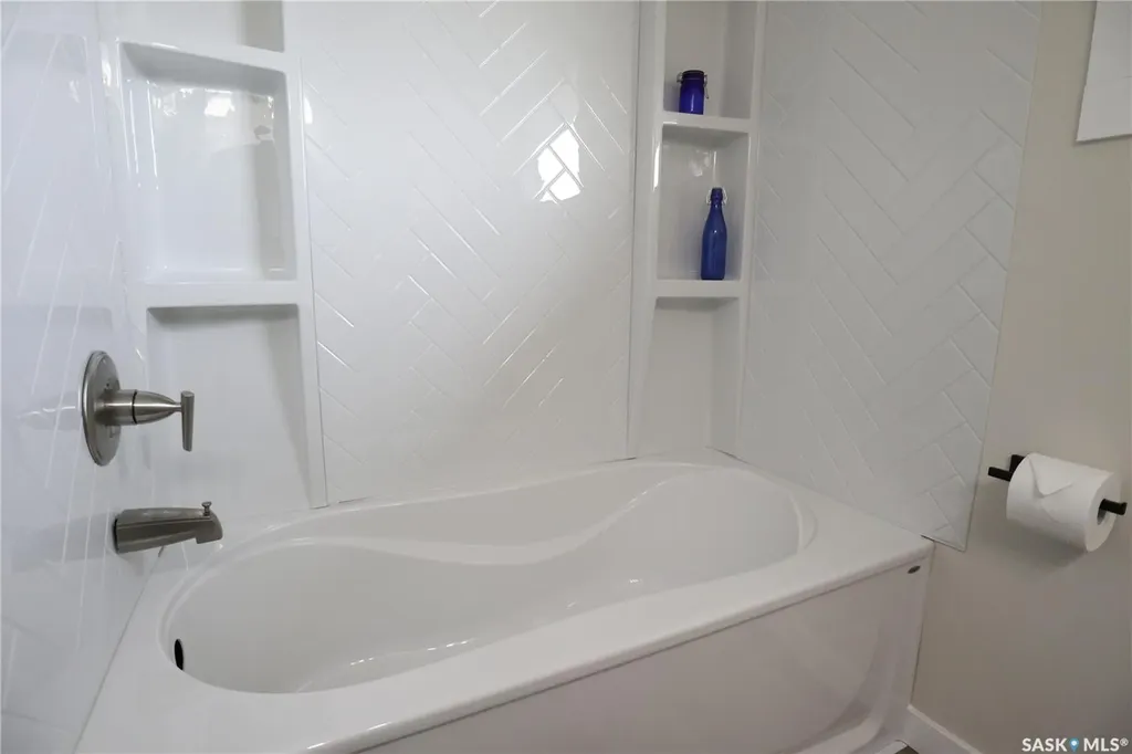 17 Larocque Drive Katepwa Beach SK S0G 2Y0