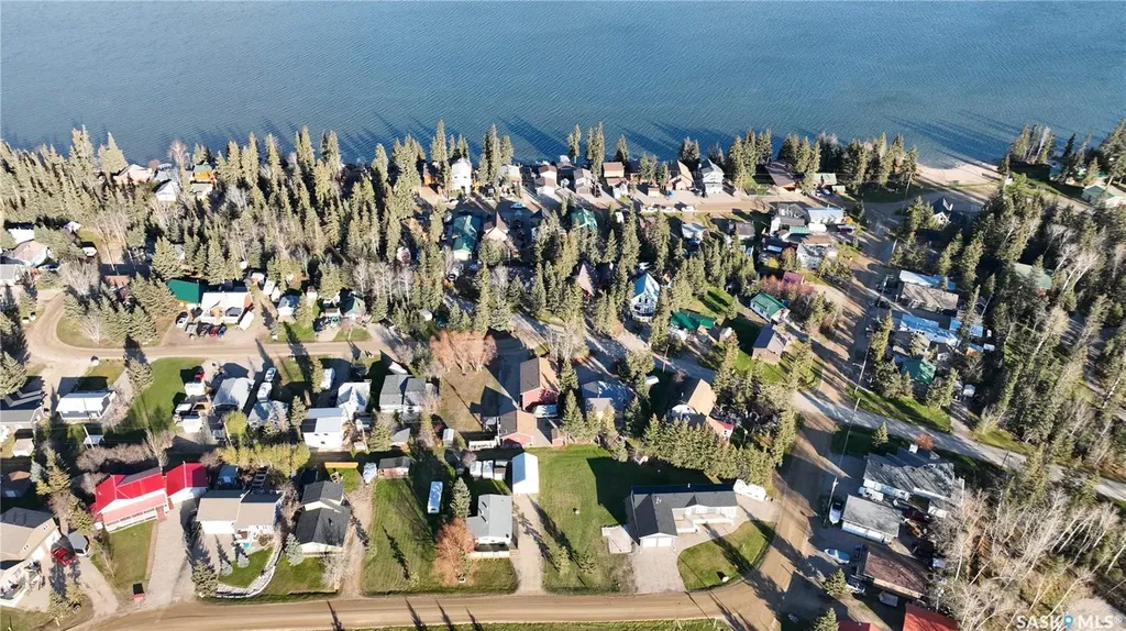 #6 Pine Crescent Candle Lake SK S0J 3E0