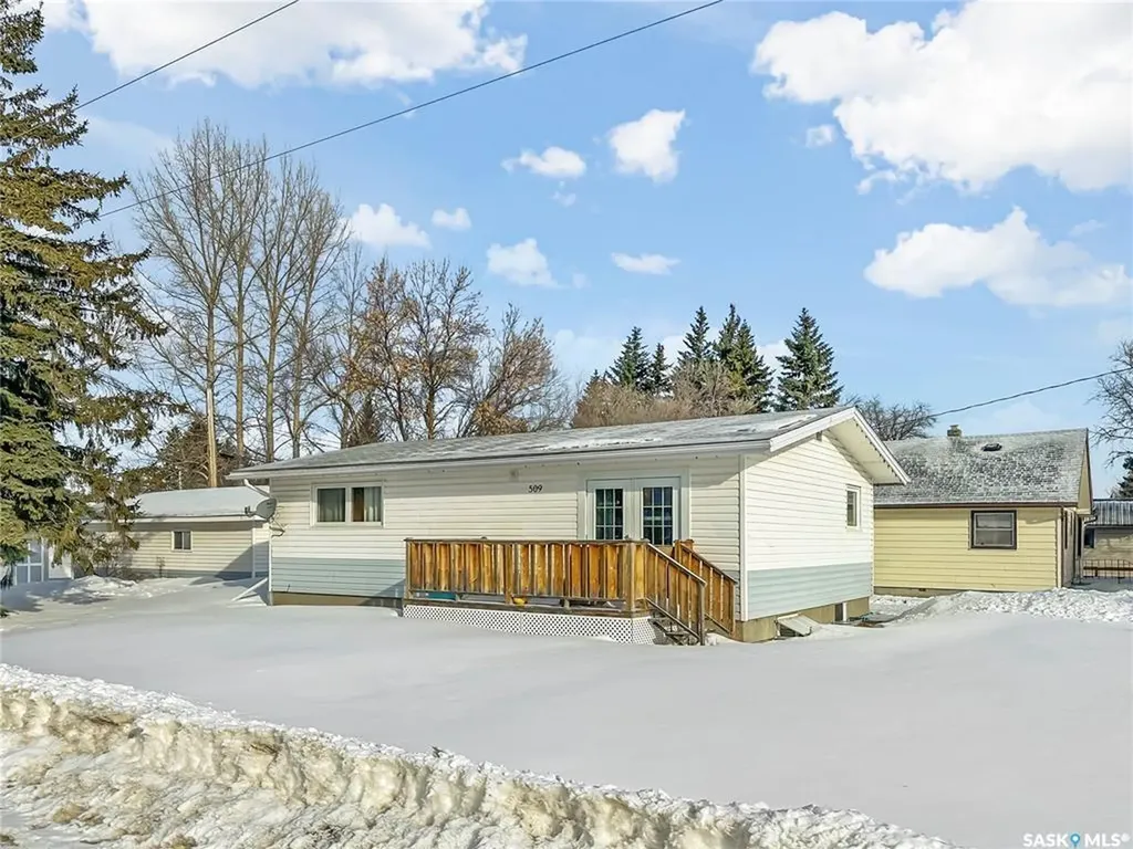 509 5th Avenue Whitewood SK S0G 5C0