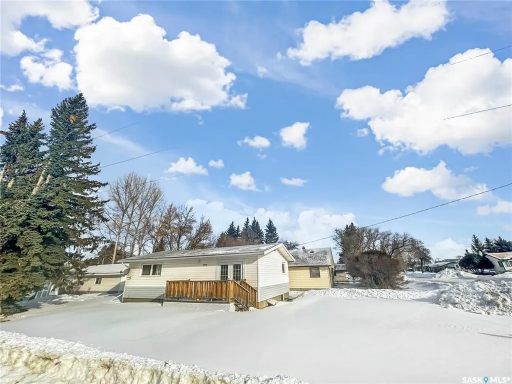 509 5th Avenue Whitewood SK S0G 5C0