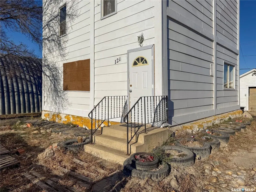 121 1st Avenue W Shaunavon SK S0N 2M0