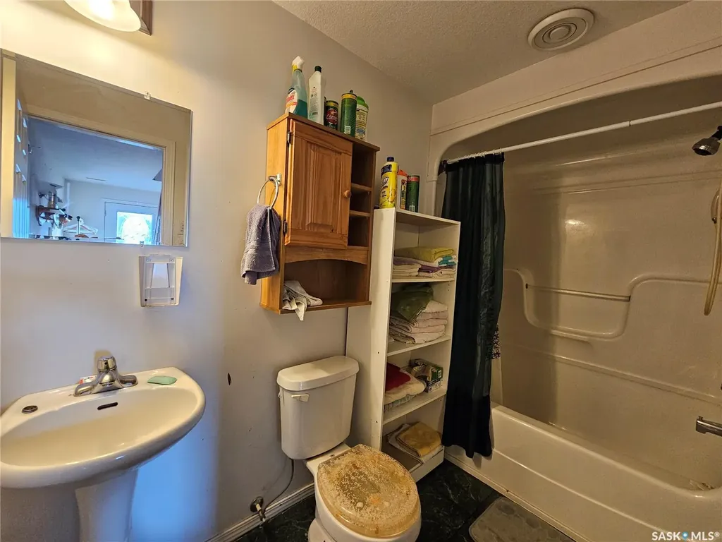 807 3rd Avenue W Meadow Lake SK S9X 1A2