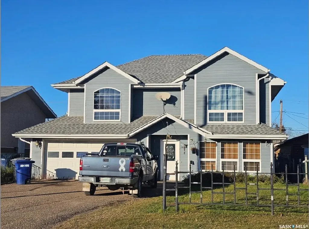 807 3rd Avenue W Meadow Lake SK S9X 1A2