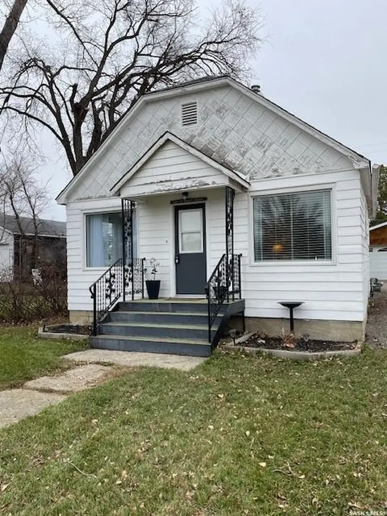 410 1st Street Kipling SK S0G 2S0