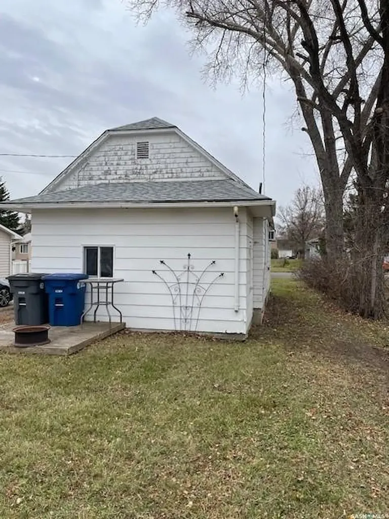 410 1st Street Kipling SK S0G 2S0