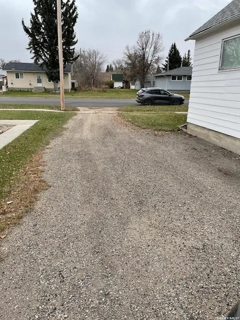 410 1st Street Kipling SK S0G 2S0