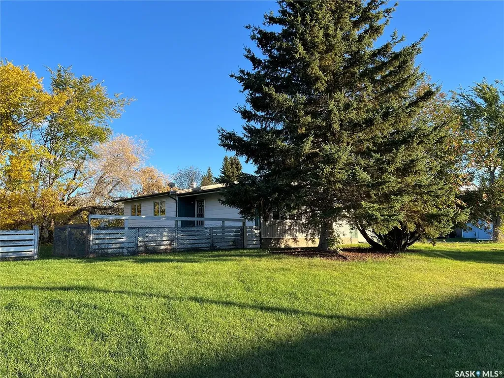 904 Railway Avenue Loon Lake SK S0M 1L0