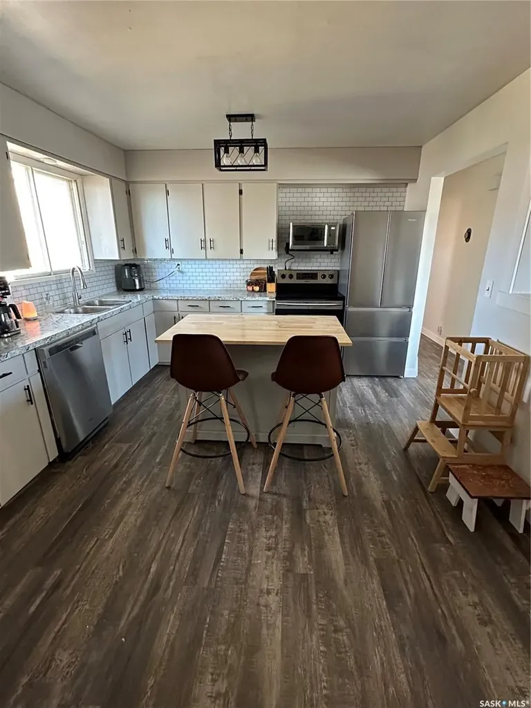 8368 Howard Avenue Gull Lake SK S0N 1A0