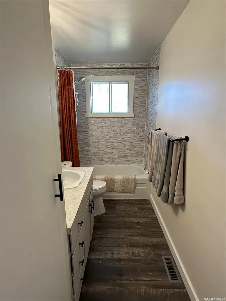 8368 Howard Avenue Gull Lake SK S0N 1A0