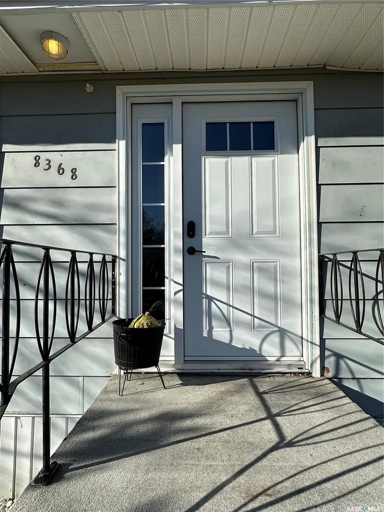 8368 Howard Avenue Gull Lake SK S0N 1A0