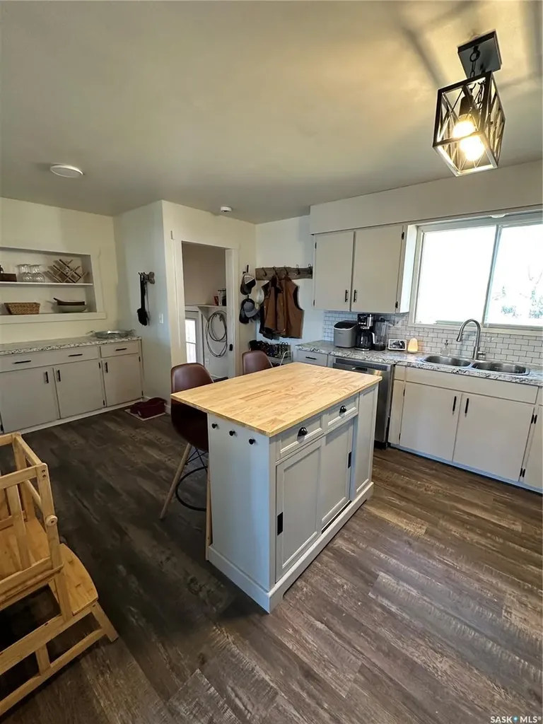 8368 Howard Avenue Gull Lake SK S0N 1A0