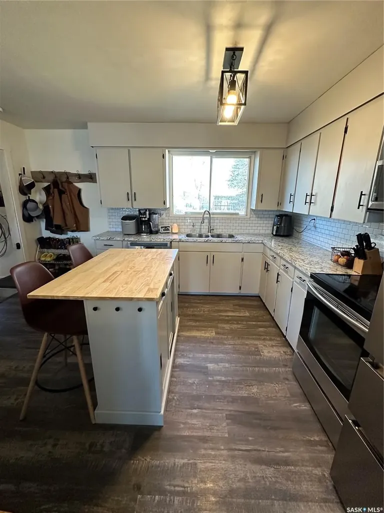 8368 Howard Avenue Gull Lake SK S0N 1A0