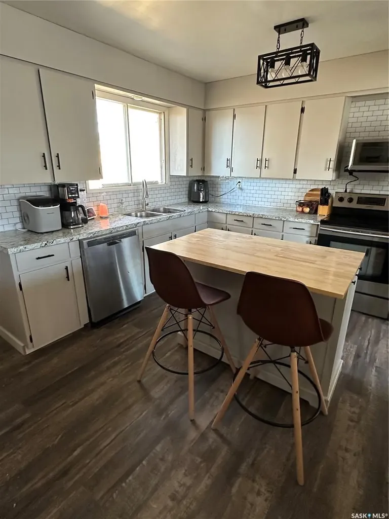 8368 Howard Avenue Gull Lake SK S0N 1A0