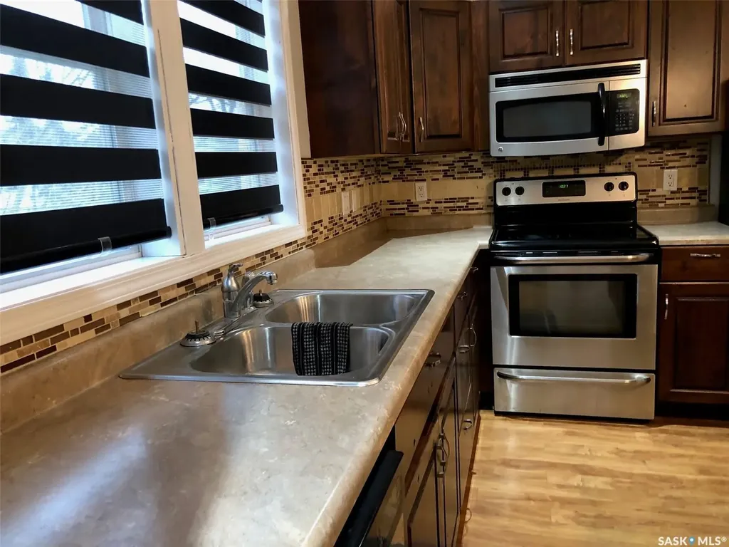 240 3rd Avenue W Canora SK S0A 0L0