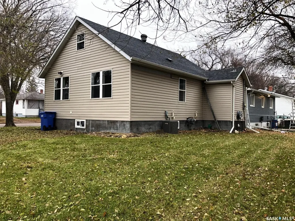 240 3rd Avenue W Canora SK S0A 0L0