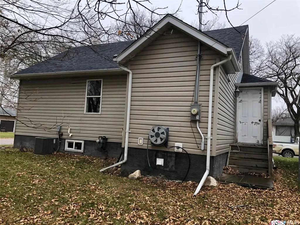 240 3rd Avenue W Canora SK S0A 0L0