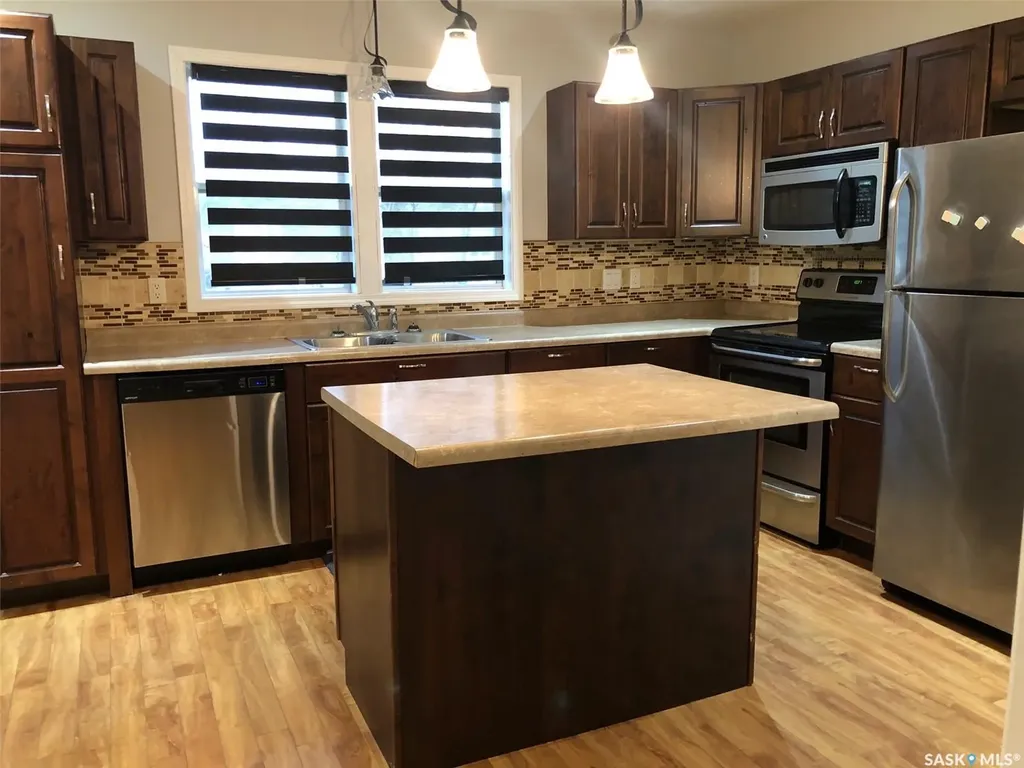 240 3rd Avenue W Canora SK S0A 0L0