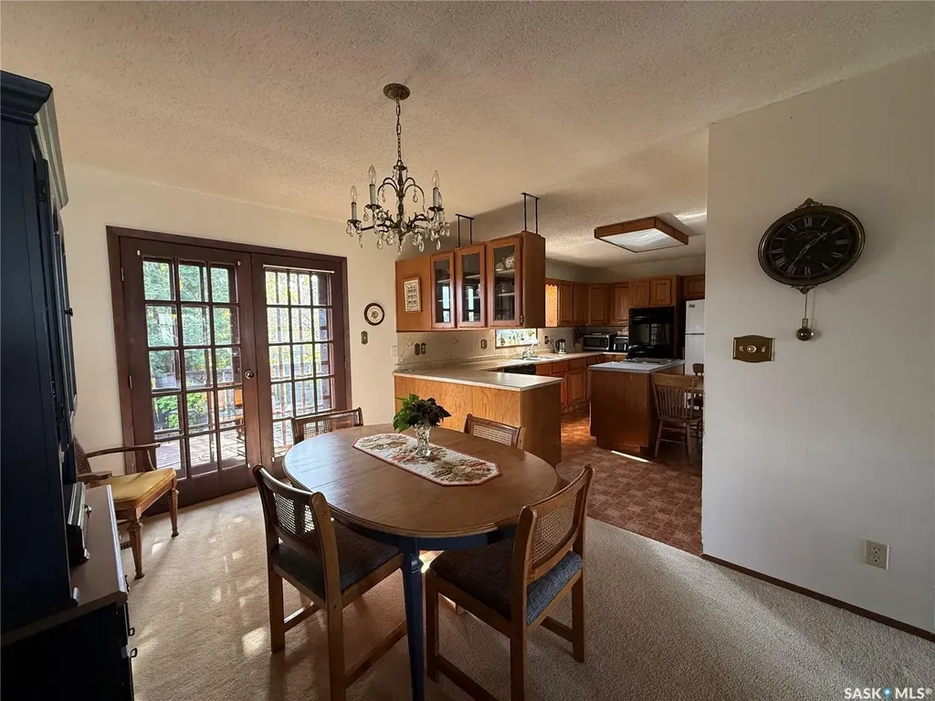 909 Larson Crescent Eston SK S0L 1A0