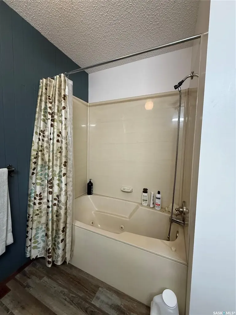 909 Larson Crescent Eston SK S0L 1A0