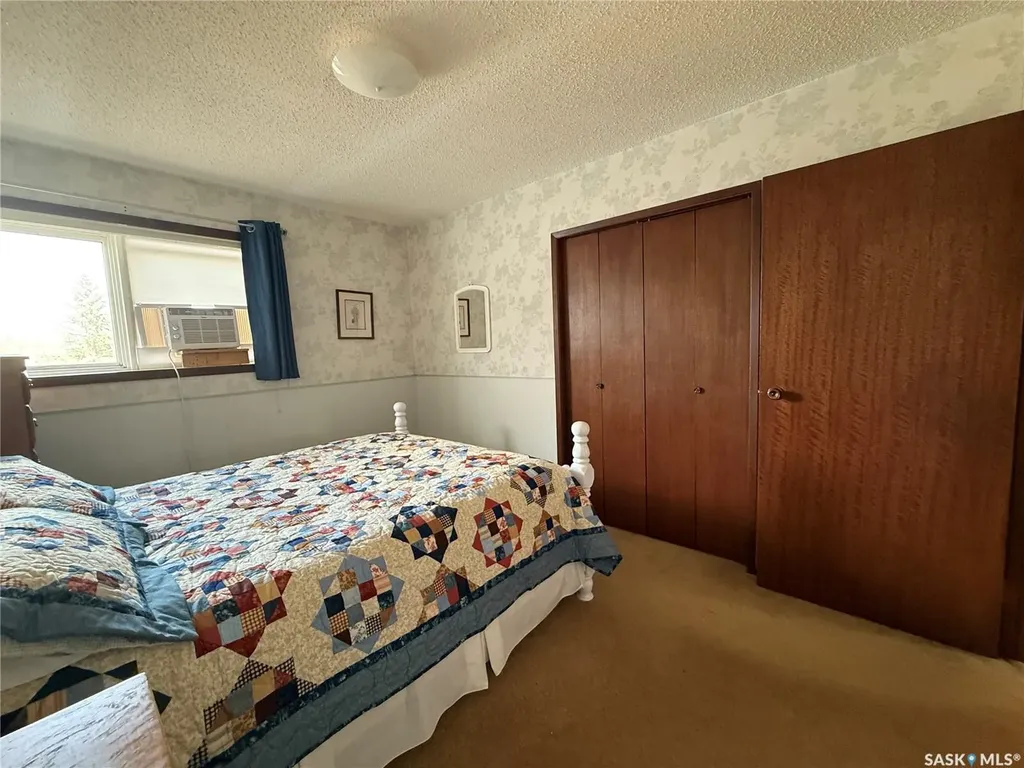 909 Larson Crescent Eston SK S0L 1A0