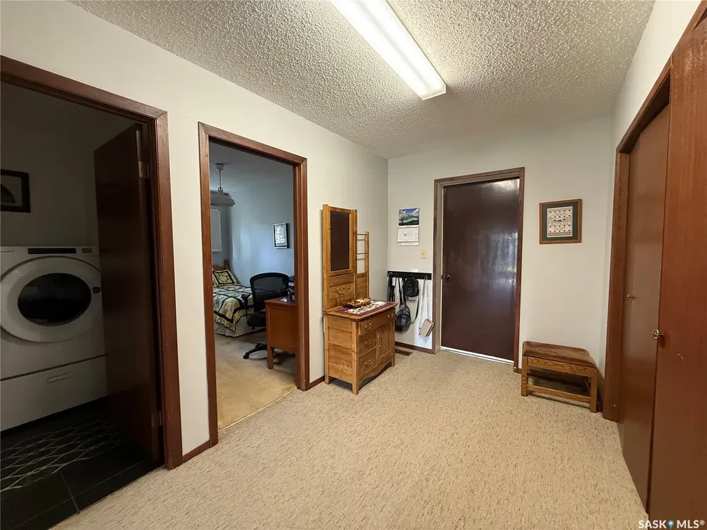 909 Larson Crescent Eston SK S0L 1A0