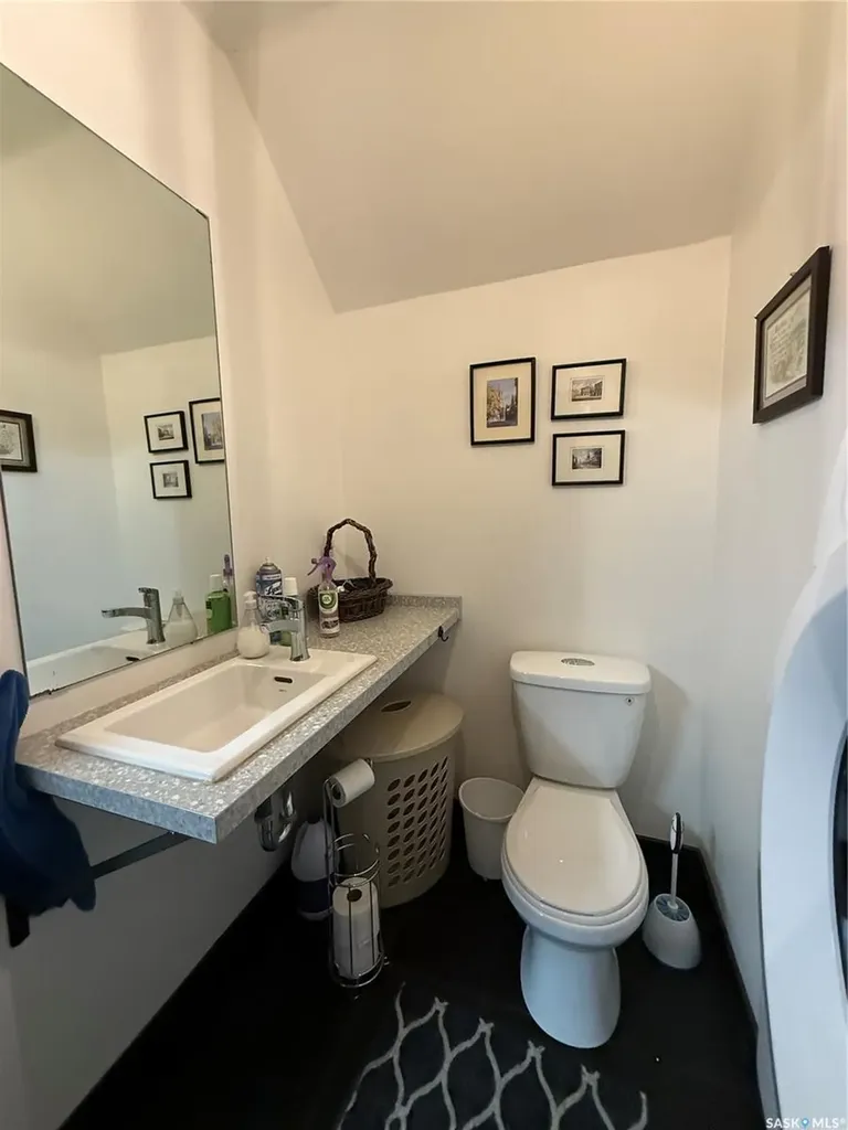 909 Larson Crescent Eston SK S0L 1A0